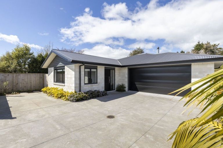 Photo of property in 519 Mangorei Road, Highlands Park, New Plymouth, 4312