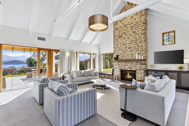 Photo of property in 186 Beacon Point Road, Wanaka, 9305