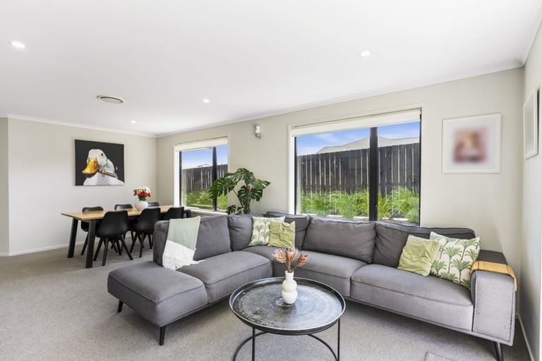 Photo of property in 50 Taikura Avenue, Red Beach, 0932