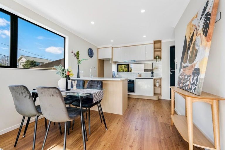 Photo of property in 2/3 Royal View Road, Te Atatu South, Auckland, 0610