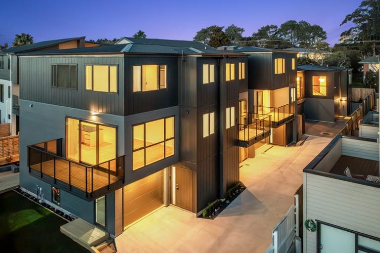 Photo of property in 9c Catalina Crescent, Forrest Hill, Auckland, 0620