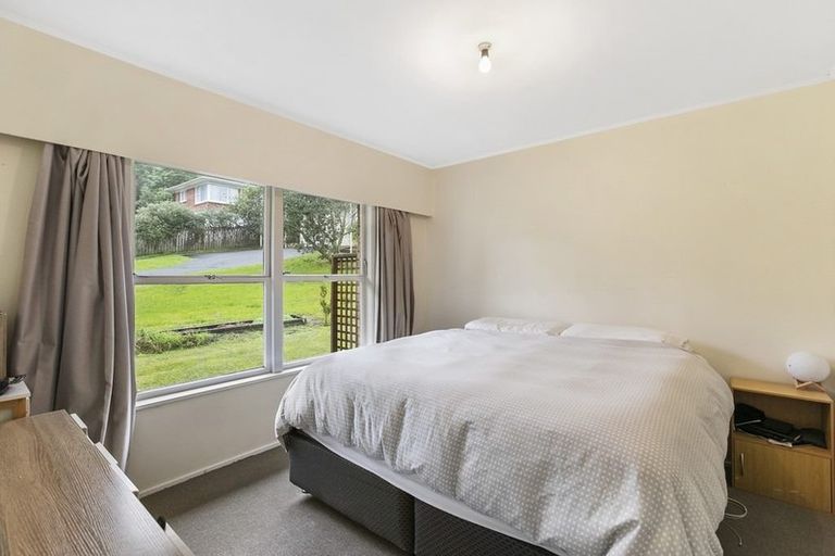 Photo of property in 2/53 Ayton Drive, Totara Vale, Auckland, 0629