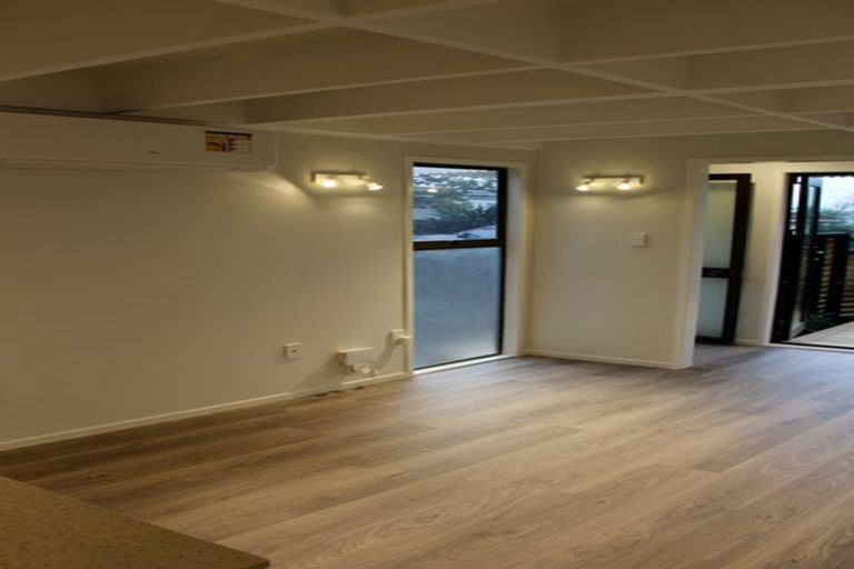 Photo of property in 2/75 Birkdale Road, Birkdale, Auckland, 0626