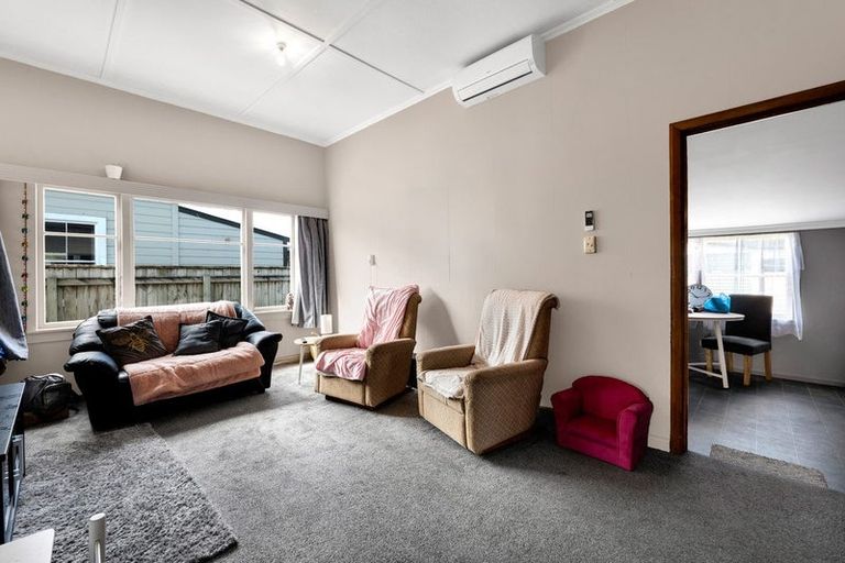 Photo of property in 4 Tawhiti Road, Hawera, 4610