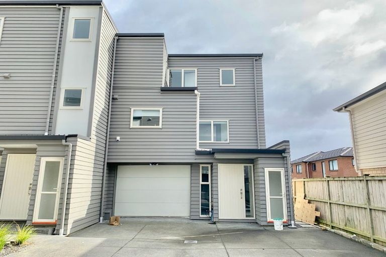 Photo of property in 72e Kerrykeel Drive, Flat Bush, Auckland, 2019