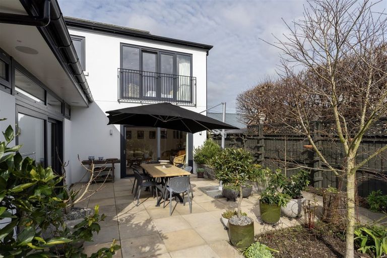 Photo of property in 62a Holly Road, St Albans, Christchurch, 8014