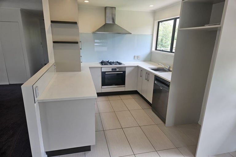 Photo of property in 1/4 Tallington Crescent, Torbay, Auckland, 0630