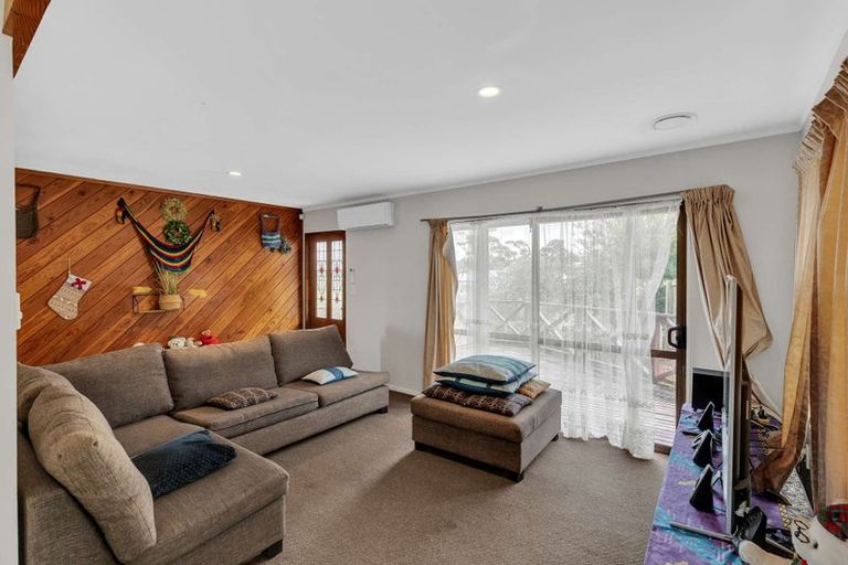 Photo of property in 23 Flaunty Place, West Harbour, Auckland, 0618