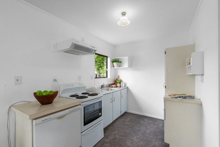 Photo of property in 4 Grainger Road, Te Atatu South, Auckland, 0610