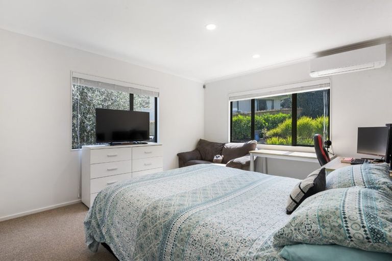 Photo of property in 7 Emerald Way, Rosedale, Auckland, 0632