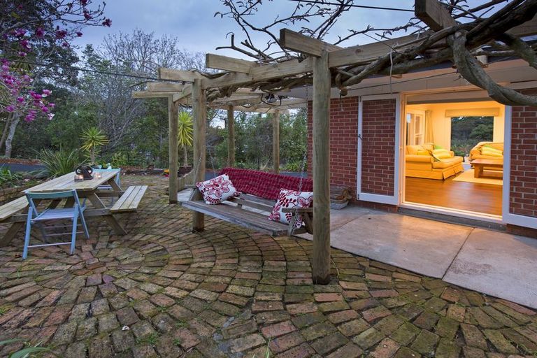 Photo of property in 6 Lancelot Road, Orewa, 0931