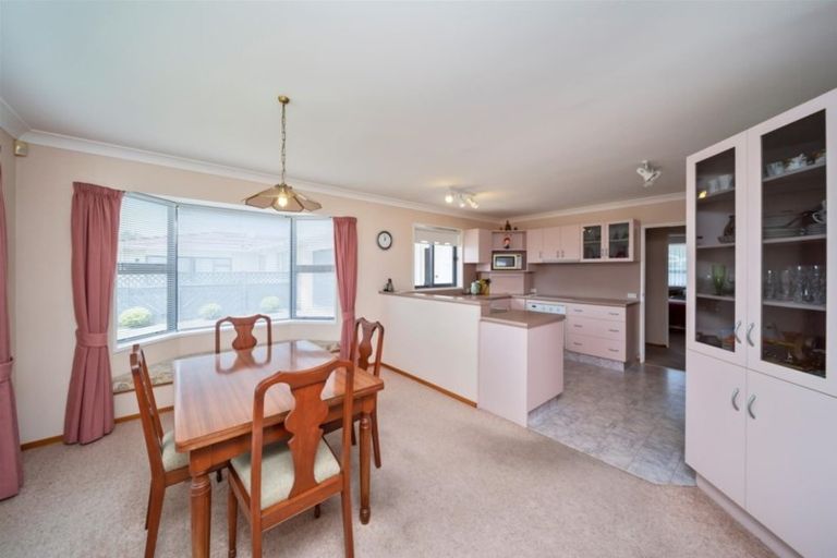Photo of property in 1 Heather Lea, Hawera, 4610