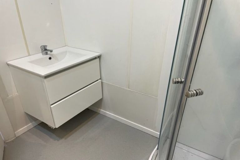 Photo of property in 22 Cliff View Drive, Green Bay, Auckland, 0604