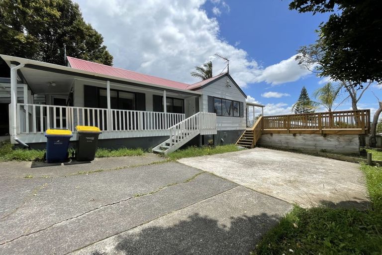 Photo of property in 65 Reynella Drive, Massey, Auckland, 0614