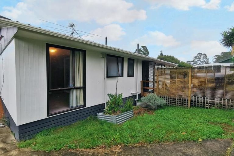 Photo of property in 2/109 Oreil Avenue, West Harbour, Auckland, 0618