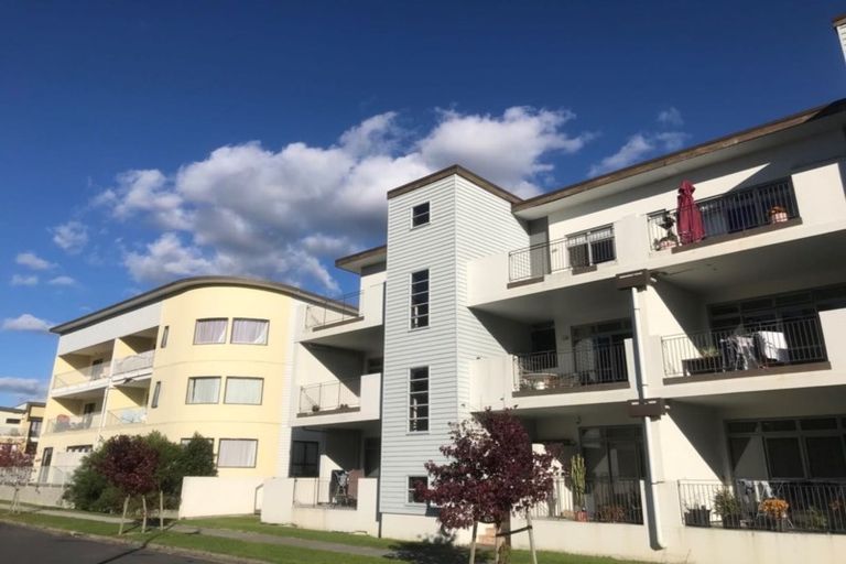 Photo of property in 4/11 Carlos Drive, Flat Bush, Auckland, 2016