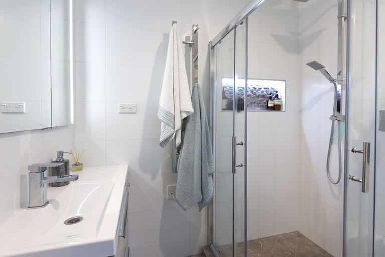 Photo of property in 6 Lancelot Road, Orewa, 0931