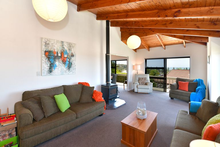 Photo of property in 11b Orewa Heights Crescent, Orewa, 0931