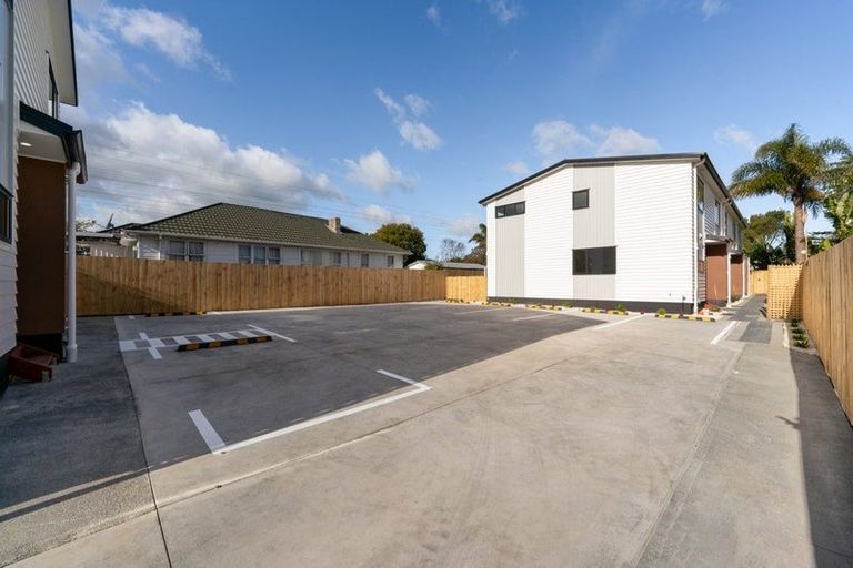 Photo of property in 1/3 Royal View Road, Te Atatu South, Auckland, 0610
