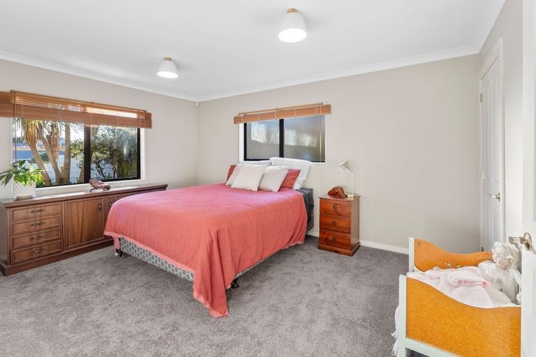 Photo of property in 14 Nugget Grove, Raumati Beach, Paraparaumu, 5032