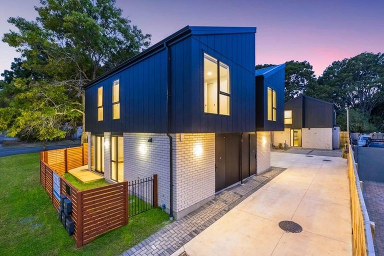 Photo of property in 38a Cascades Road, Pakuranga Heights, Auckland, 2010