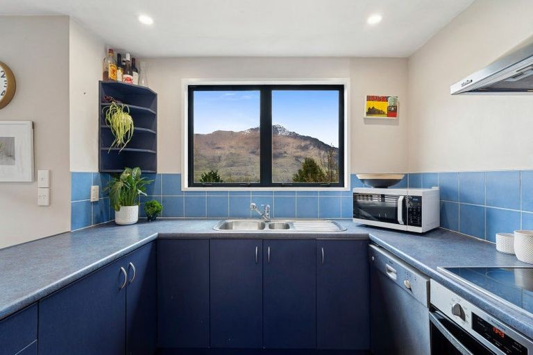 Photo of property in 33 Arawata Terrace, Fernhill, Queenstown, 9300