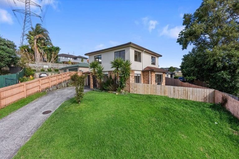 Photo of property in 27 Mt Lebanon Crescent, The Gardens, Auckland, 2105
