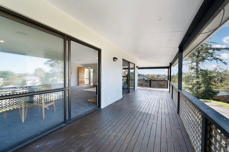 Photo of property in 10 Claverdon Drive, Massey, Auckland, 0614