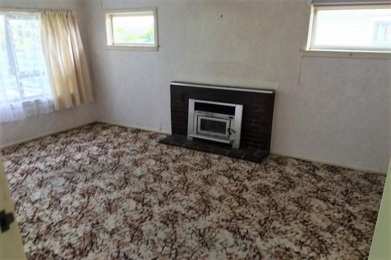 Photo of property in 52 Matipo Road, Te Atatu Peninsula, Auckland, 0610