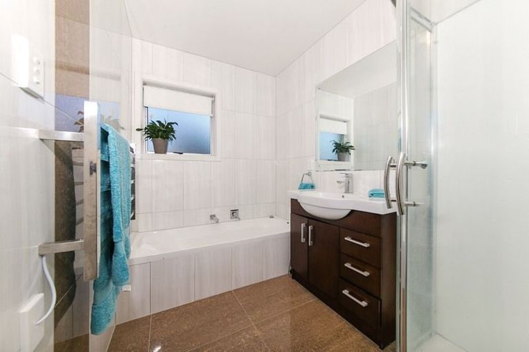 Photo of property in 147 Pigeon Mountain Road, Half Moon Bay, Auckland, 2012