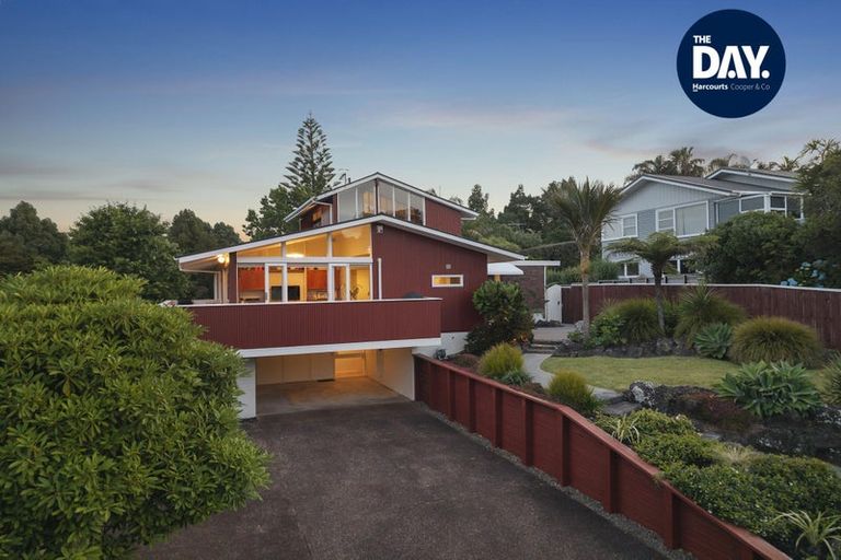 Photo of property in 31 Mcdowell Crescent, Hillcrest, Auckland, 0627