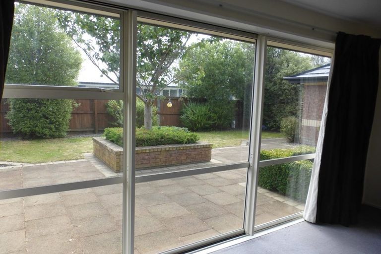 Photo of property in 9 Courtfield Close, Parklands, Christchurch, 8083