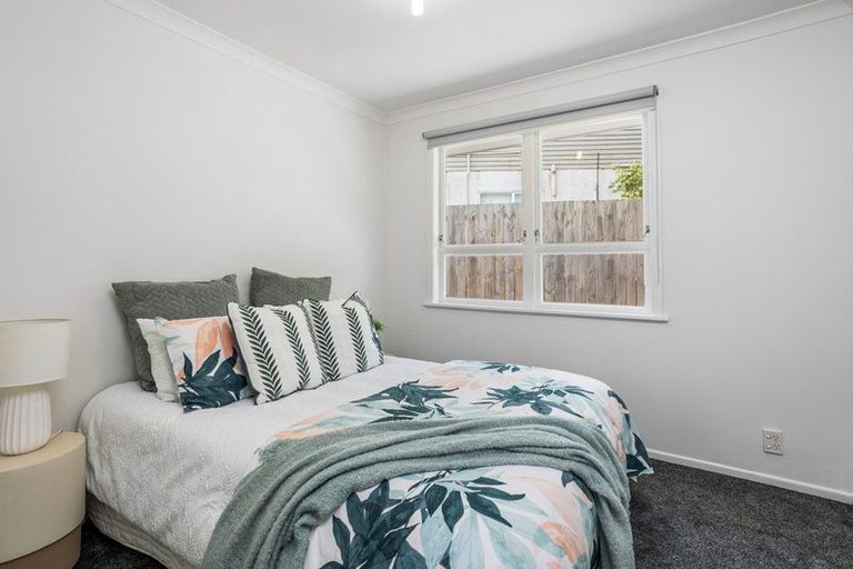 Photo of property in 11 Gatman Street, Birkdale, Auckland, 0626
