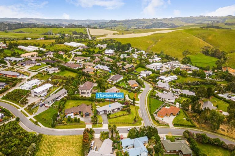 Photo of property in 1 Gavinike Place, Waimauku, 0812