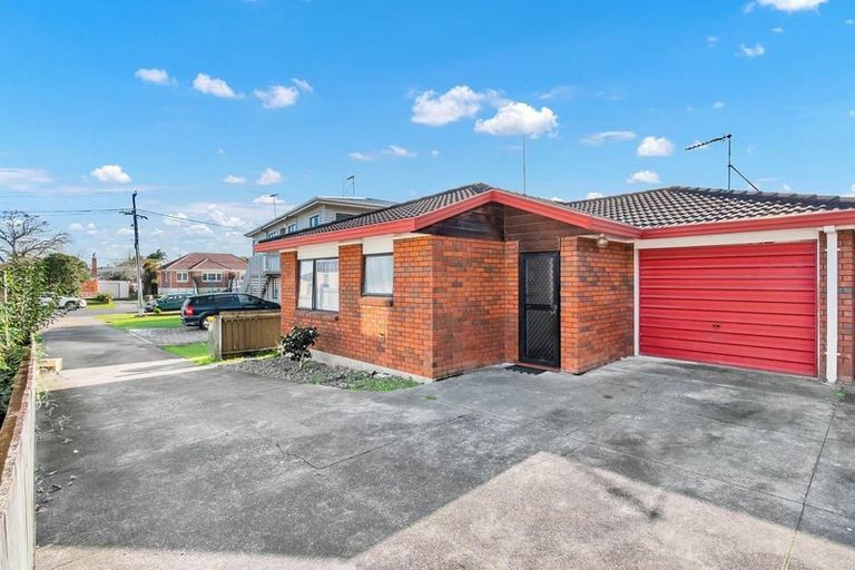 Photo of property in 2/6 Menary Street, Papakura, 2110