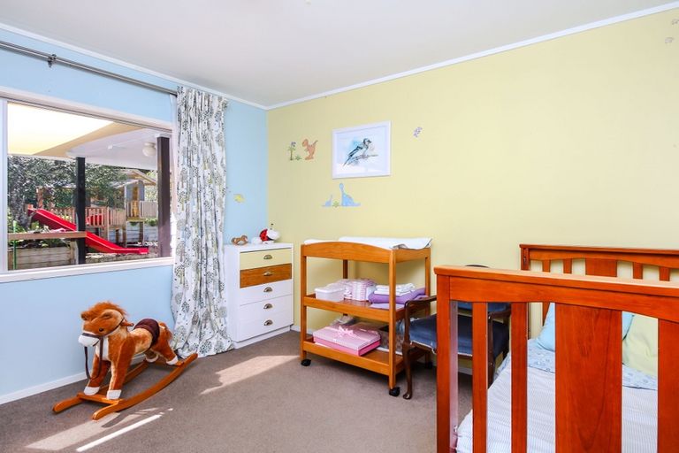 Photo of property in 19 Magdalen Place, West Harbour, Auckland, 0618