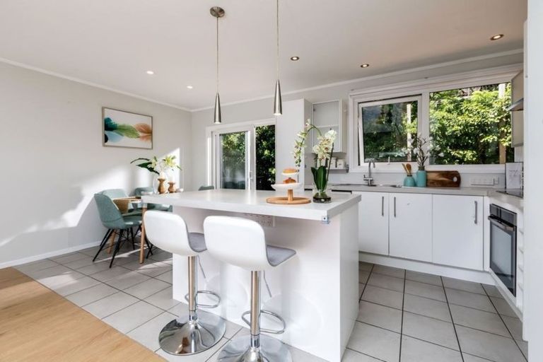 Photo of property in 17 Coroglen Avenue, Birkenhead, Auckland, 0626