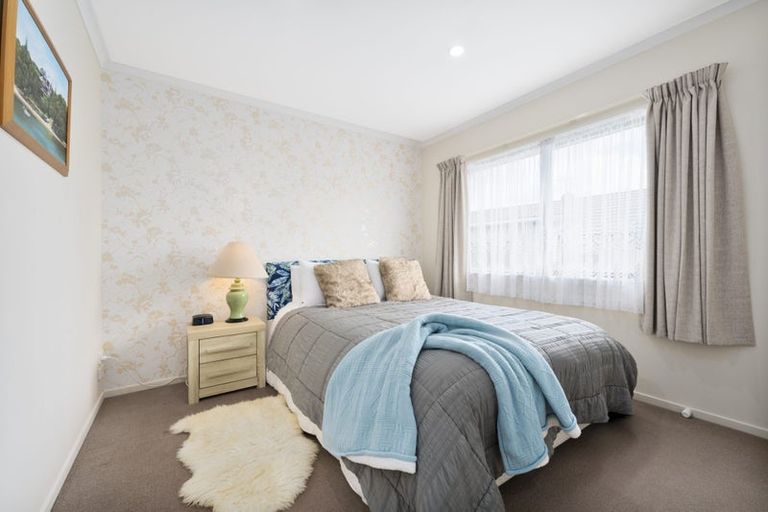 Photo of property in 6 Newfound Way, Glen Eden, Auckland, 0602