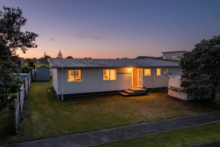 Photo of property in 149 Rangiora Crescent, Matarangi, Whitianga, 3592