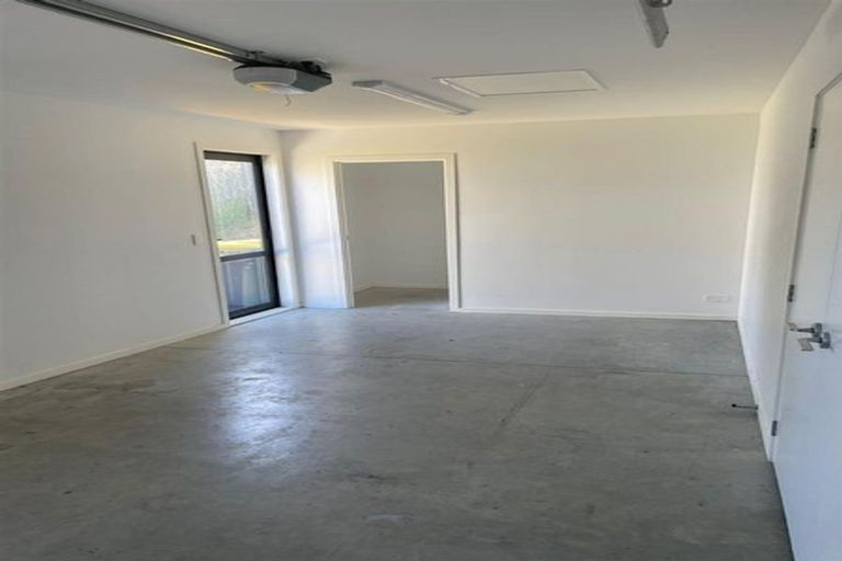 Photo of property in 3157 Great North Road, New Lynn, Auckland, 0600