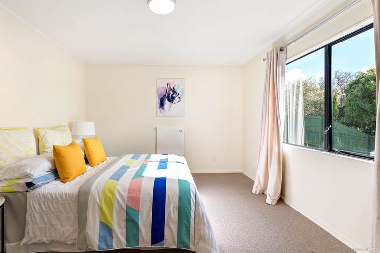 Photo of property in 106 Seymour Road, Sunnyvale, Auckland, 0612