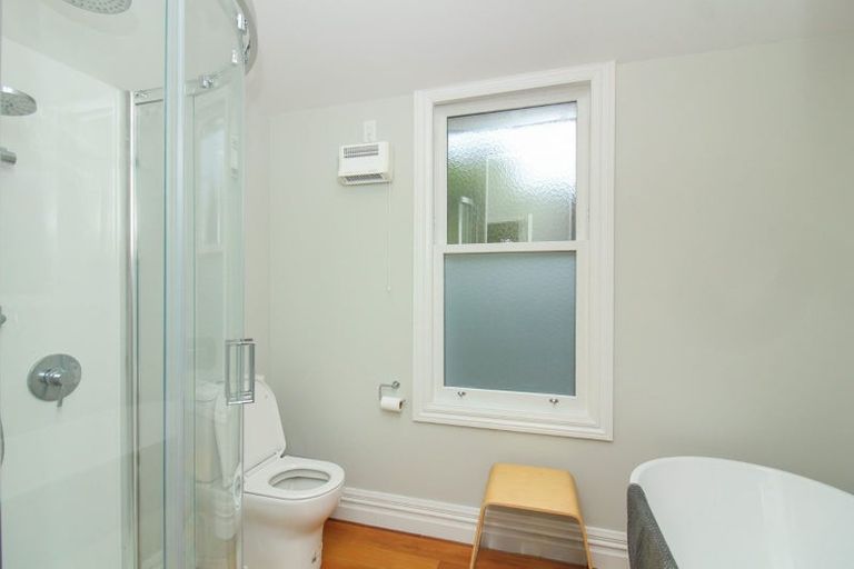 Photo of property in 35 Farm Road, Northland, Wellington, 6012