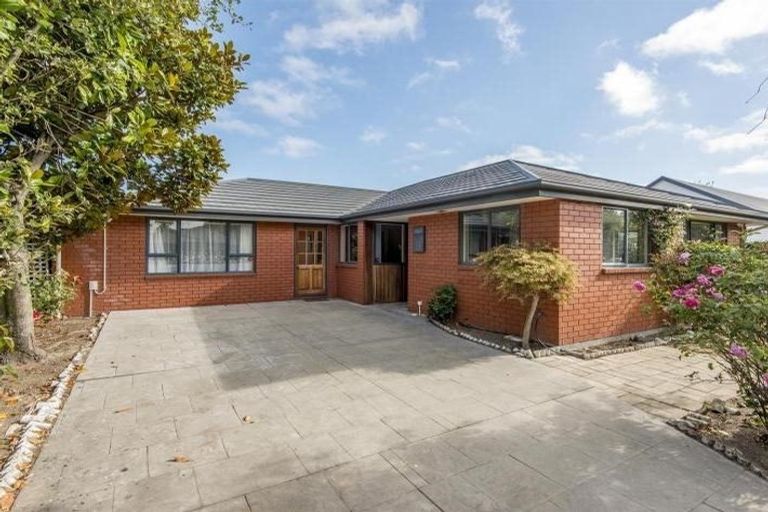 Photo of property in 1 Roche Avenue, Upper Riccarton, Christchurch, 8041
