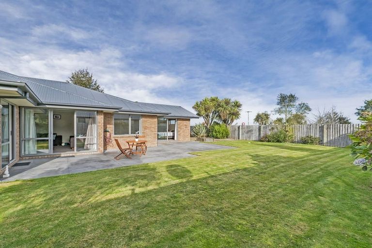Photo of property in 16 Stanwood Grove, Darfield, 7510