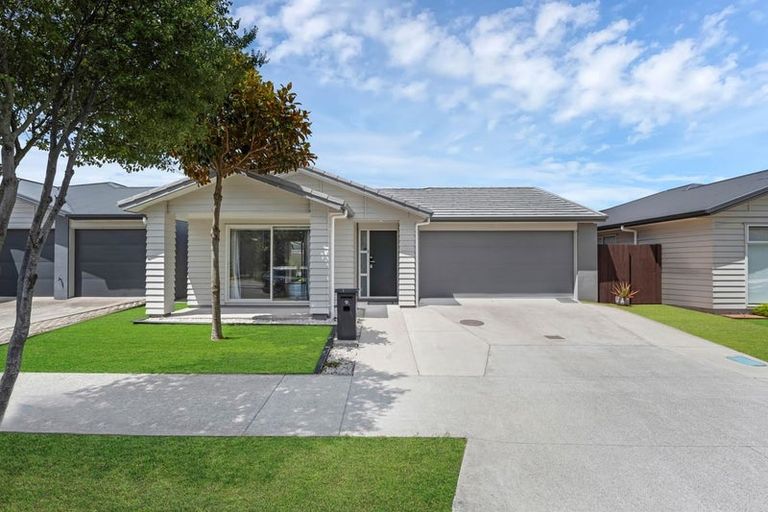 Photo of property in 9 Rere Close, Takanini, 2112