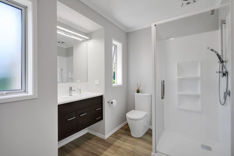 Photo of property in 12 Oakmont Crescent, Waiwhakaiho, New Plymouth, 4312