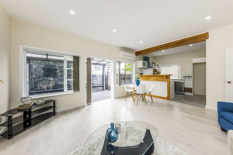 Photo of property in 2/15 Hill Road, Papatoetoe, Auckland, 2025