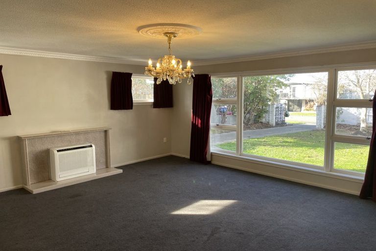 Photo of property in 17 Oakfield Street, Burnside, Christchurch, 8053