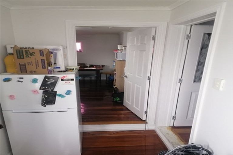 Photo of property in 3 Pleasant Road, Glen Eden, Auckland, 0602