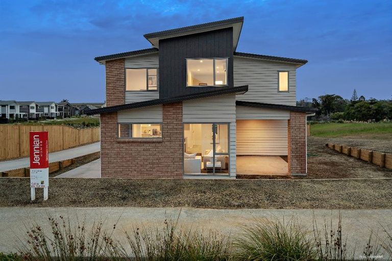 Photo of property in 76 Hayfield Way, Karaka, Papakura, 2113